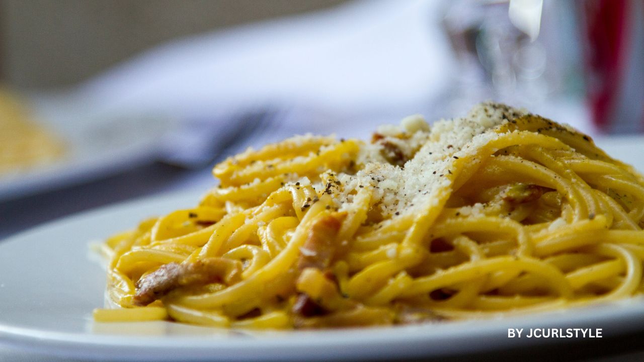 Spaghetti with White and Creamy Sauce